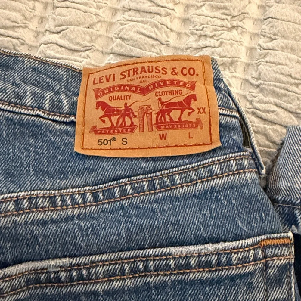 Levi's 501 S distressed blue jeans-EUC